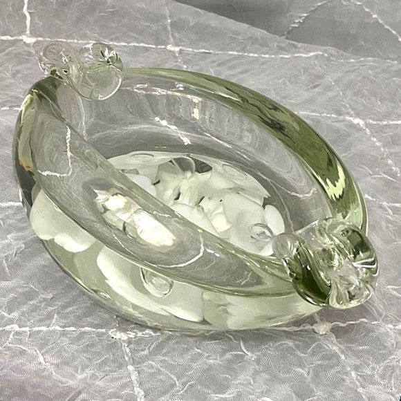 Vtg St Clair Glass Paperweight Ashtray White Trumpet Flowers Controlled Bubbles - Picture 8 of 16